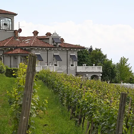 Hotell La Ribezza Boutique (adults Only) Monforte dʼAlba