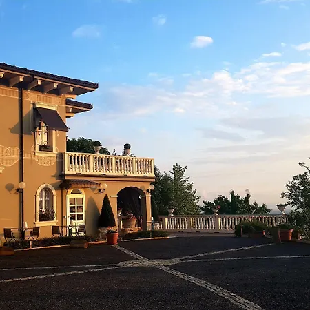 Hotell La Ribezza Boutique (adults Only) Monforte dʼAlba