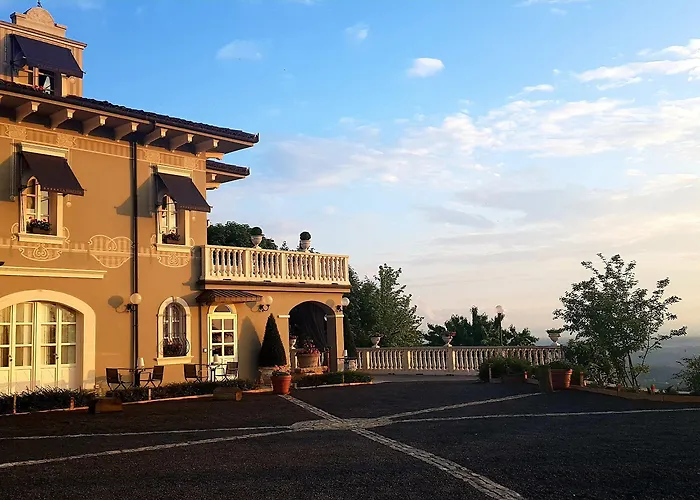 Hotell La Ribezza Boutique (adults Only) Monforte dʼAlba